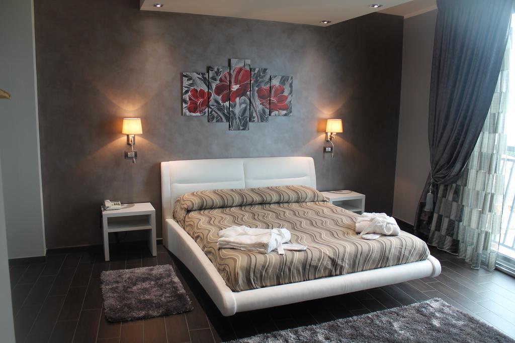Hotel Mediterraneo Roccella Ionica Szoba fotó
