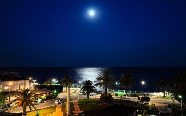 Hotel Mediterraneo Roccella Ionica Kültér fotó
