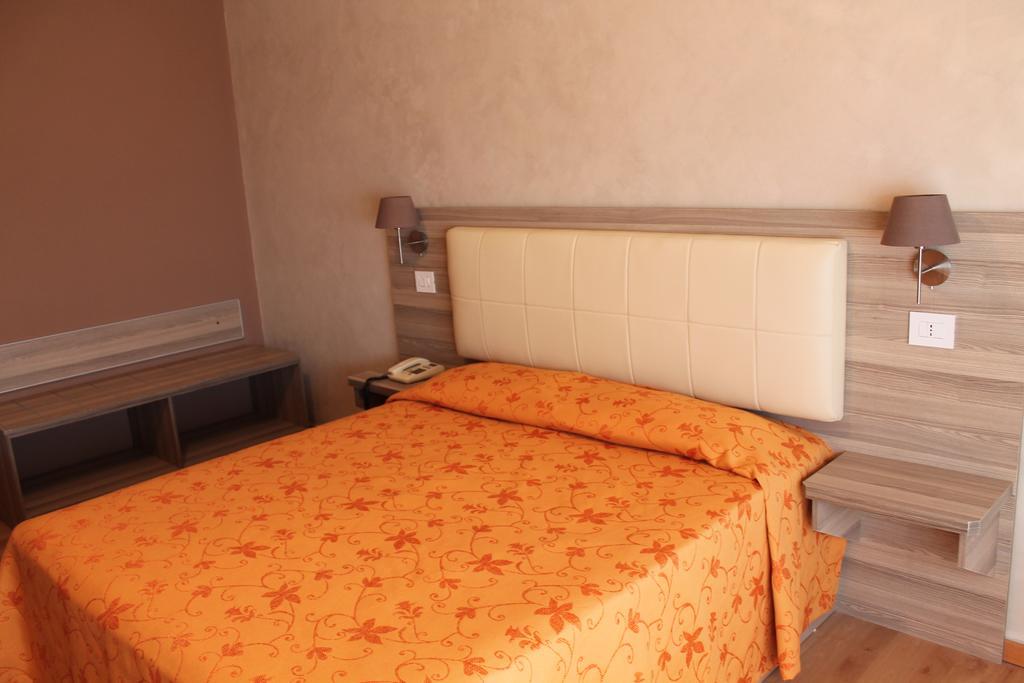 Hotel Mediterraneo Roccella Ionica Kültér fotó