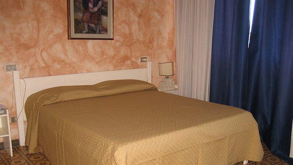 Hotel Mediterraneo Roccella Ionica Kültér fotó
