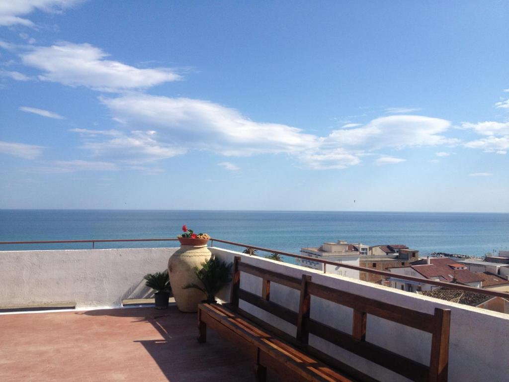 Hotel Mediterraneo Roccella Ionica Kültér fotó