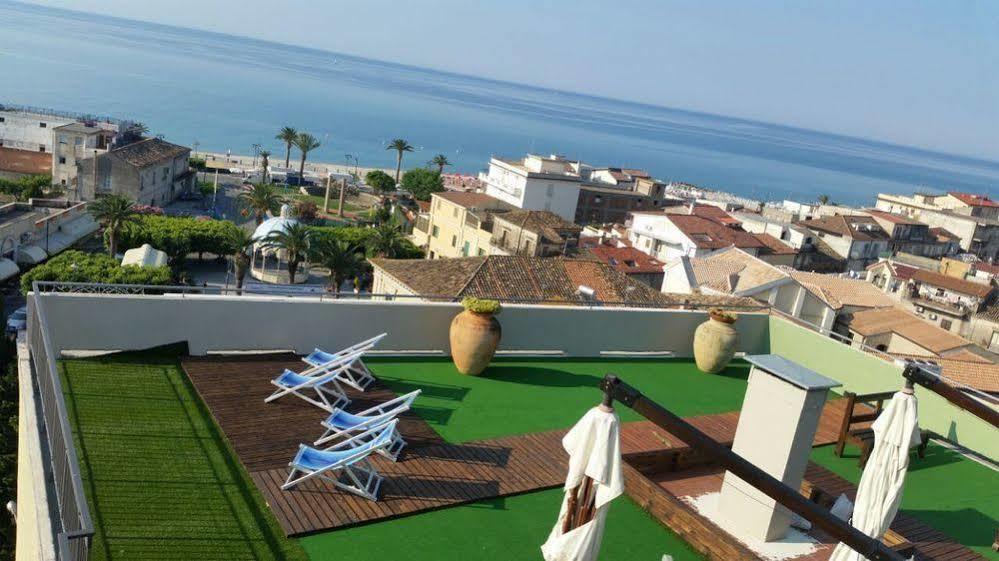 Hotel Mediterraneo Roccella Ionica Kültér fotó