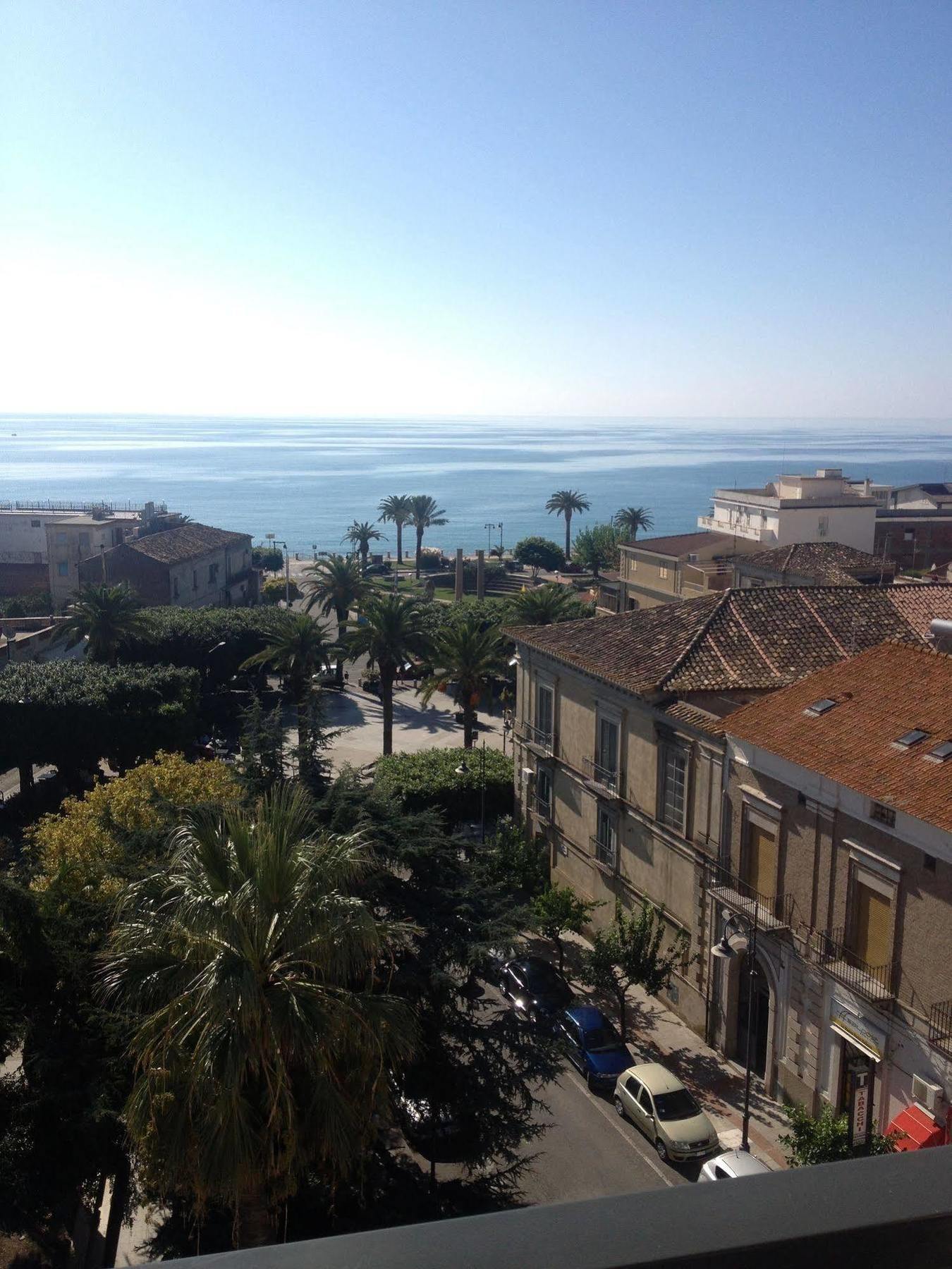 Hotel Mediterraneo Roccella Ionica Kültér fotó