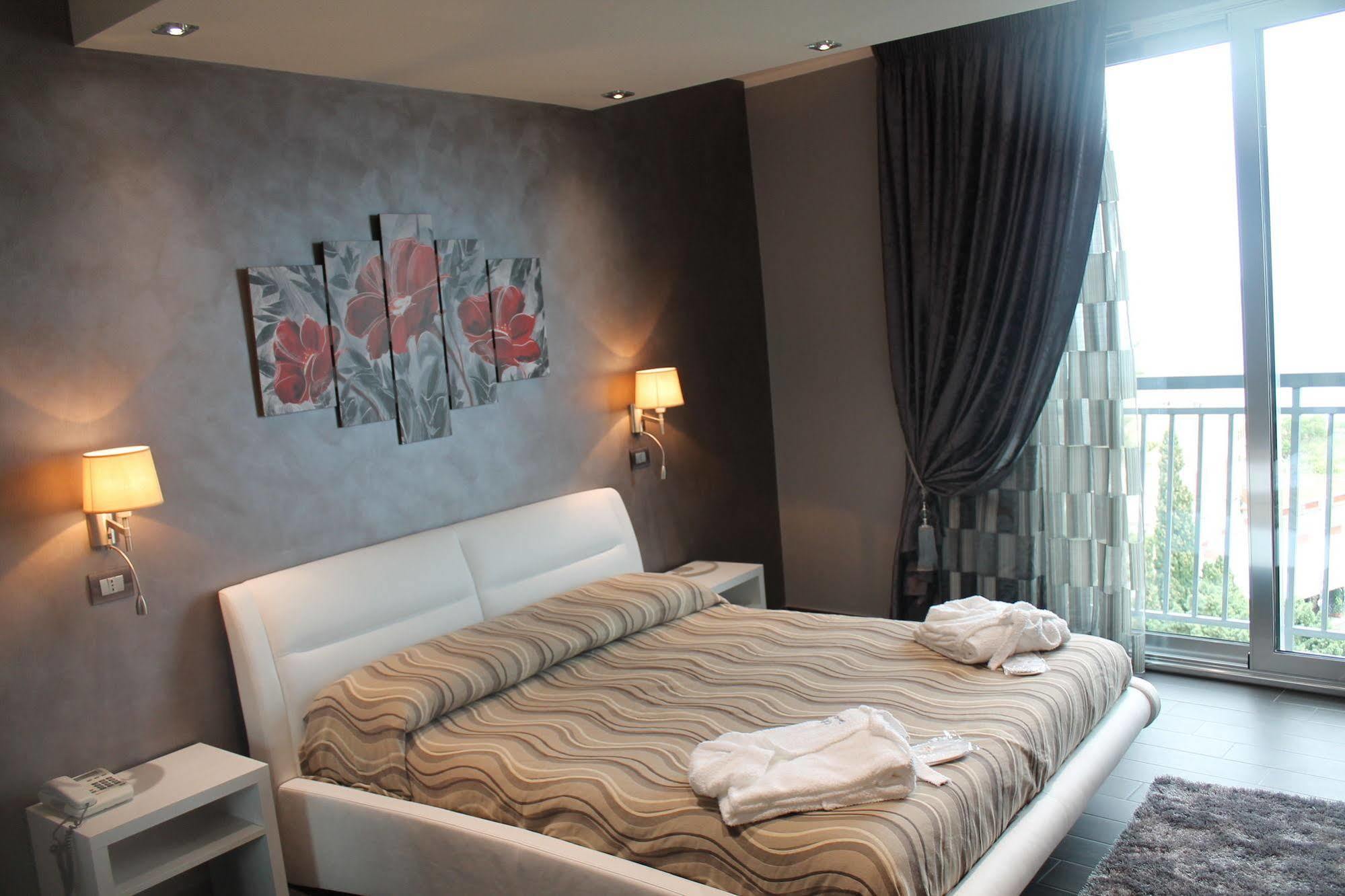 Hotel Mediterraneo Roccella Ionica Kültér fotó